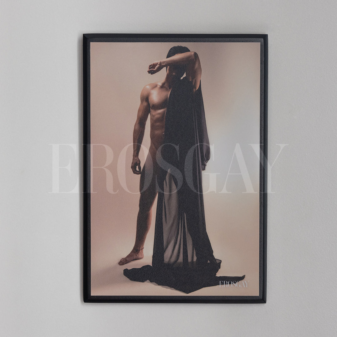 Desnudo en Suspenso