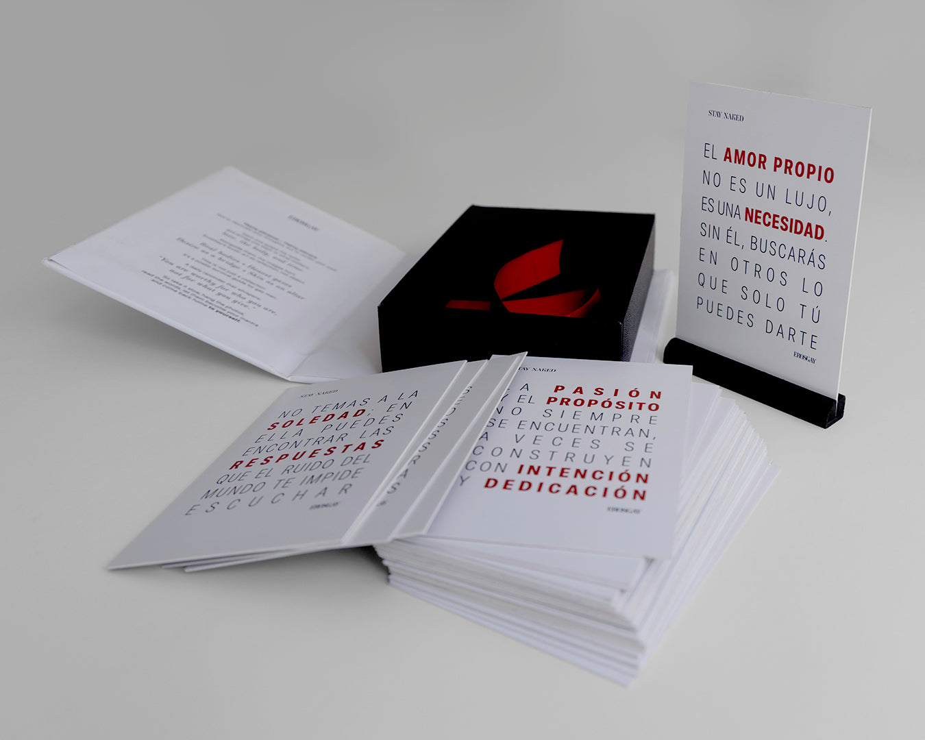 Stay Naked – 30 tarjetas de frases e imágenes para volver a ti