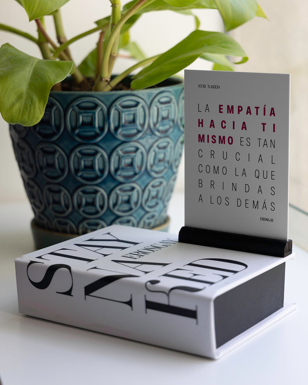 Stay Naked - 30 Tarjetas Afirmaciones Gay + Arte Erótico