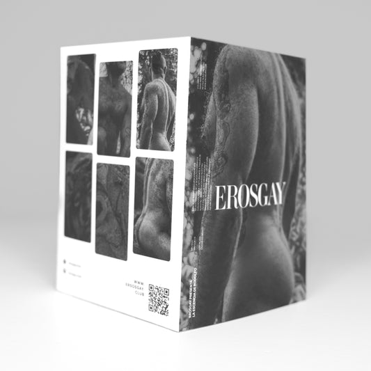 Empaque del Six Pack Lobo Vol. 1 de ErosGay en blanco y negro; vista en ángulo con el logo “EROSGAY” sobre la silueta de un modelo de espaldas, y al reverso una cuadrícula con seis imágenes y un código QR.

