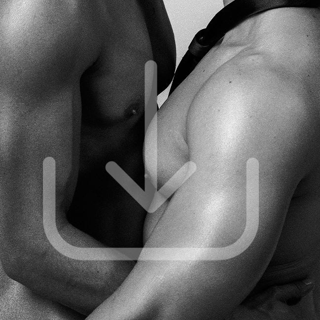 Fotografía Erótica Masculina Imágenes de Amor y Caricias Fotografía en Blanco y Negro Descargas de Alta Resolución Arte Fotográfico Gay Conexión y Afecto Masculino