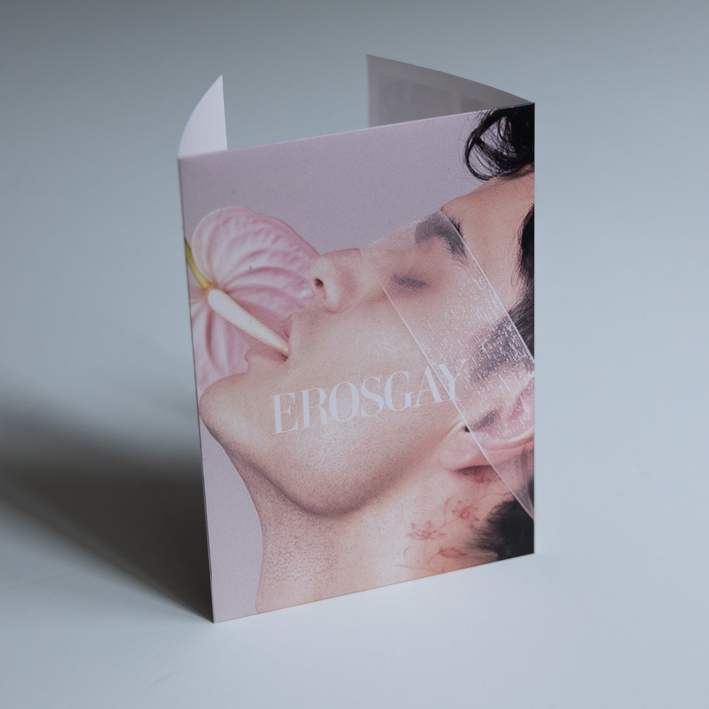 Presentación física del SixPack Mi querido Cyrien, portada con retrato y flor.